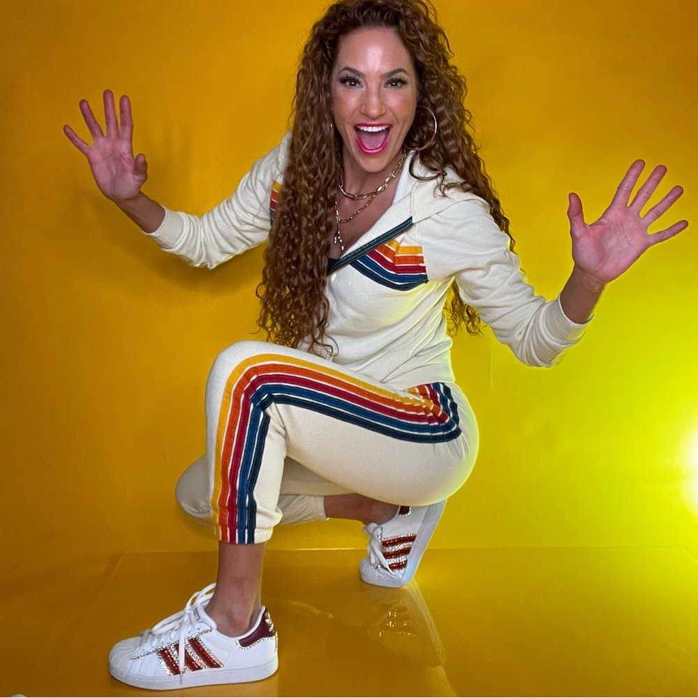 LIKE NEW! THE LUXURY LOUNGE BRAND AVIATOR NATION Off WHITE CREAM RAINBOW SET!